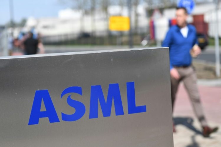 ASML is the "Messi" of Dutch companies, says the economy minister. ©AFP