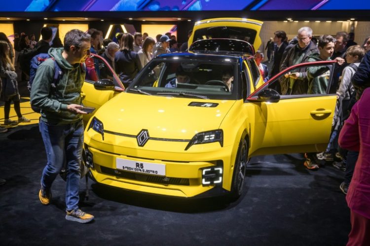 Renault is already pushing strongly into the small electric vehicle segment with the launch of its retro R5 E-Tech model. ©AFP