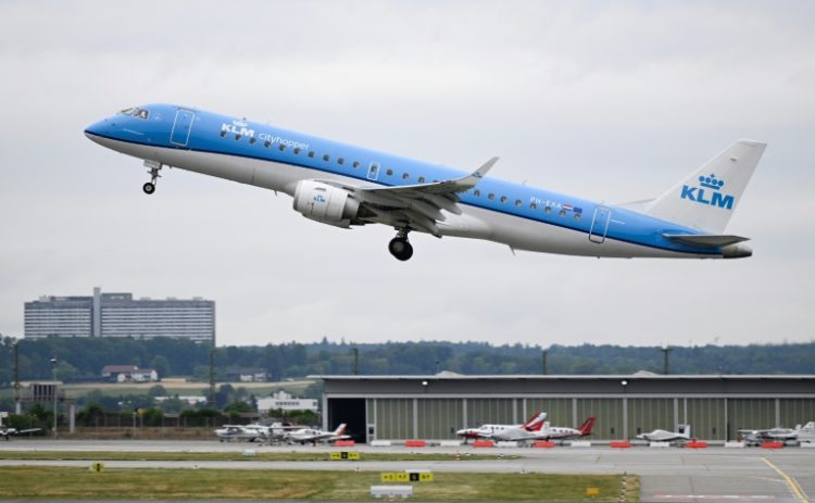 KLM does not have to remove the adverts because they are no longer running. ©AFP