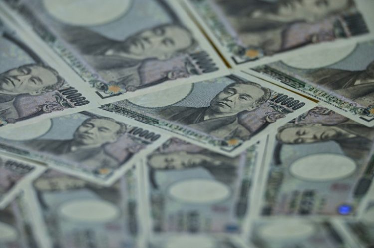 Traders are keeping a close eye on the yen as it appraoches 152 per dollar, fuelling speculation authorities will intervene. ©AFP