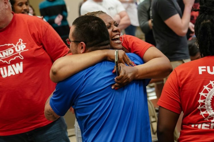 People celebrate after the United Auto Workers (UAW) received enough votes to form a union at a UAW vote watch party on April 19, 2024 in Chattanooga, Tennessee. ©AFP