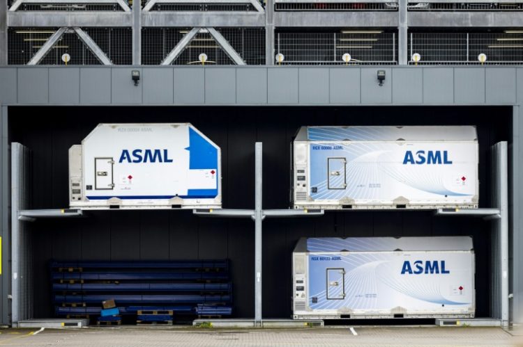 ASML saw a decline in net profits and bookings. ©AFP