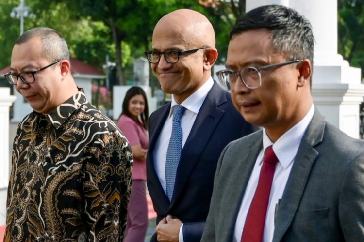 Microsoft CEO Satya Nadella arrives for a meeting with Indonesia's President Joko Widodo. ©AFP