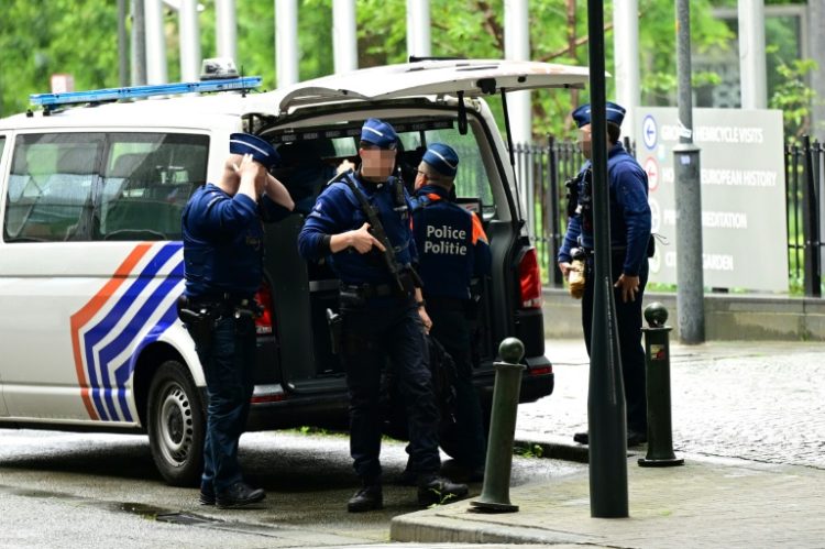 Belgian police stand guard during searches conducted at the European Parliament building as part of a probe into suspected Russian interference . ©AFP