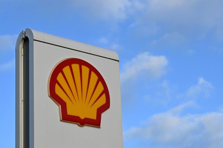 Shell's earnings fell as gas prices dropped. ©AFP