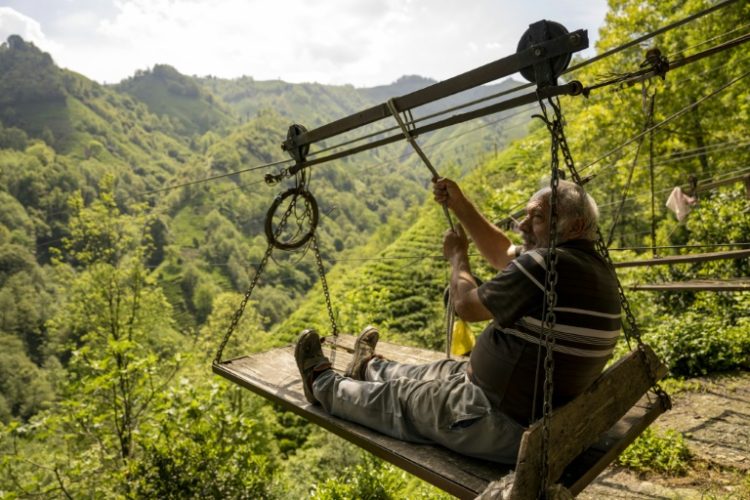 Journeys on the gondolas -- made from planks nailed to a metal frame hanging from a steel cable -- are risky. ©AFP