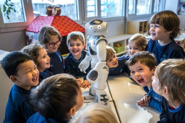 Nao, nao... Swiss children in a Lausanne creche have some fun with their new robot friend, Nao . ©AFP