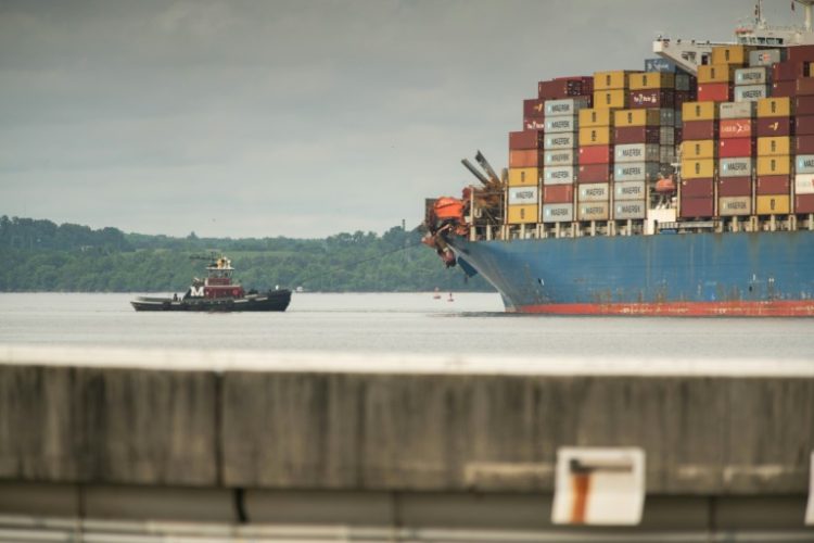 Tugboats guide the container ship Dali after it was refloated in Baltimore, Maryland. ©AFP