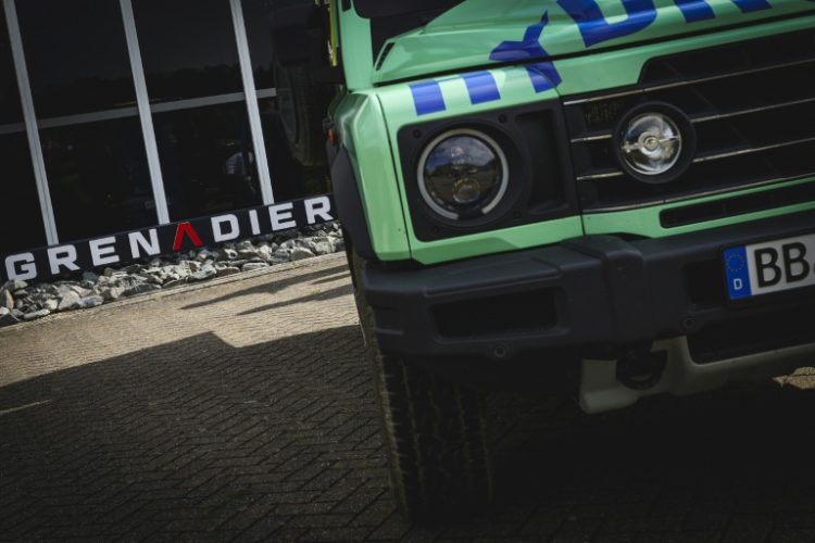 An Ineos hydrogen-fuelled Grenadier car is driven on a test track during a 'Roadmap to Decarbonisation' event. ©AFP