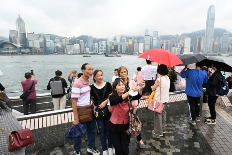 Tourists from mainland China visit the Tsim Sha Tsui waterfront in Hong Kong on May 1, the start of the 'Golden Week' holiday. ©AFP