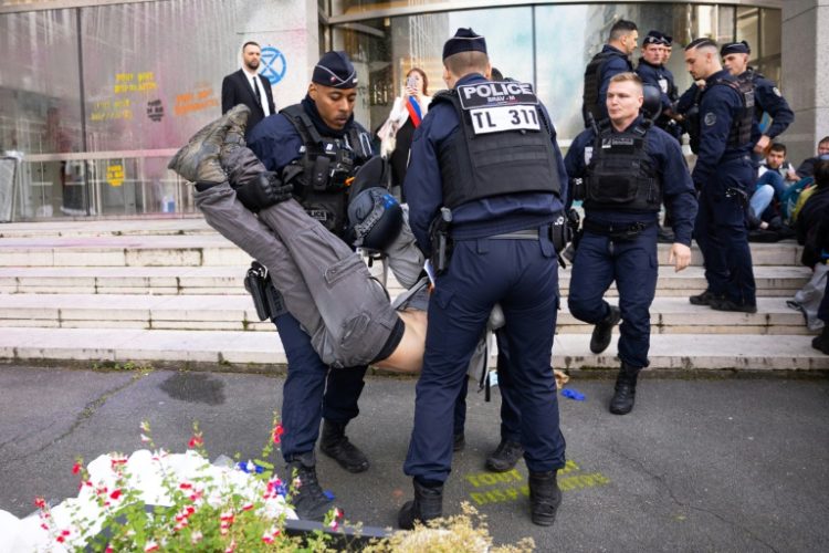 Police detained 173 people at a protest by climate activists outside the Paris headquarters of asset fund giant Amundi. ©AFP