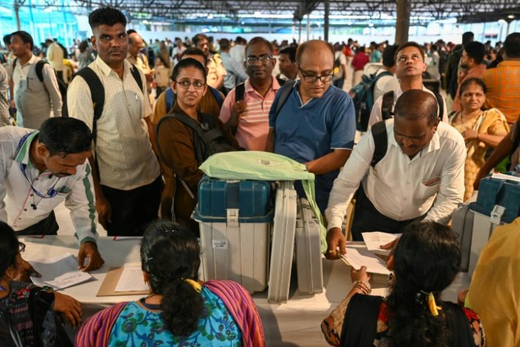 India's financial capital Mumbai began voting Monday when six-week national elections resumed. ©AFP