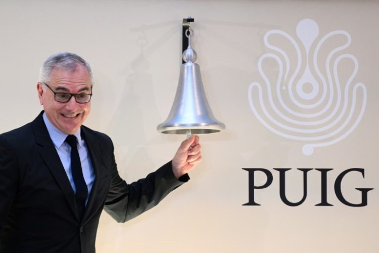 The chief executive officer of Spanish fashion and beauty group Puig, Marc Puig rang the bell during the initial public offering of the company on Friday in Barcelona. . ©AFP