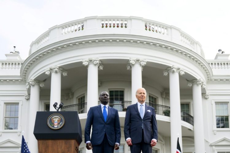 US President Joe Biden (R) and Kenya's President William Ruto stand as national anthems are played during an official arrival ceremony on the South Lawn of the White House in Washington, DC. ©AFP