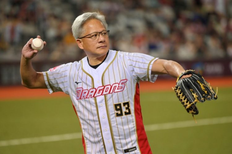 Nvidia CEO Jensen Huang throws out the opening pitch before a baseball game at the Taipei Dome. ©AFP