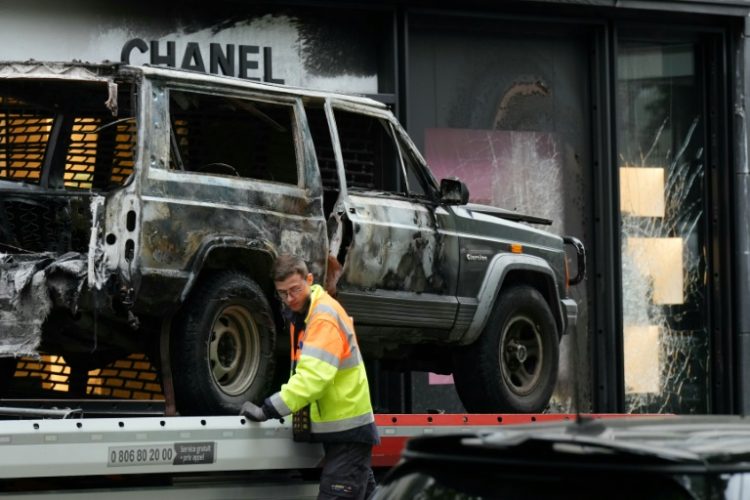 Four people are suspected of taking part in the ram-raid burglary of a Chanel store in Paris.. ©AFP