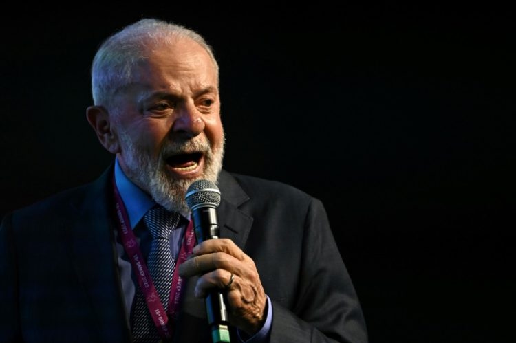 Environmentalists highlight the contradiction in Lula's defense of fossil fuel exploration while he positions himself as a leading figure in the fight against global warming. ©AFP