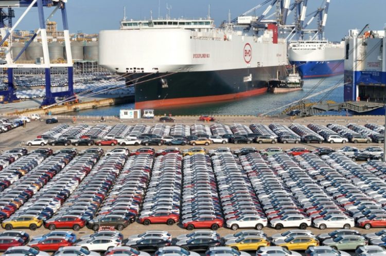 Electric cars waiting to be loaded onto a vessel in China to be transported. ©AFP