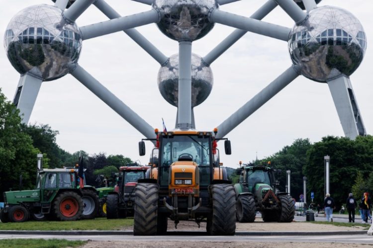 Tractors gathered near the Atomium exhibition space in Brussels in the latest farmer protest against EU environmental policies. ©AFP