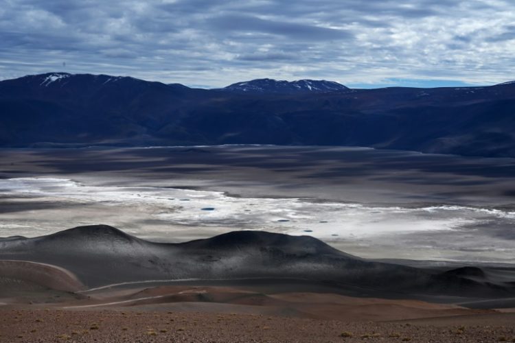 In the salt flats of Aguilar and La Isla -- at an altitude of 3,400 meters and 4,400 meters respectively -- the temperature is minus zero and the wind biting . ©AFP