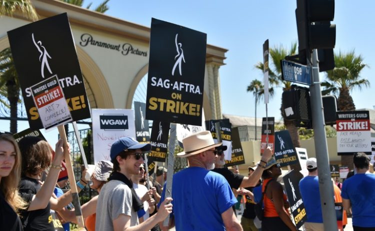 Members of the SAG-AFTRA actors' union demonstrate outside Paramount Studios in Los Angeles on July 14, 2023. ©AFP