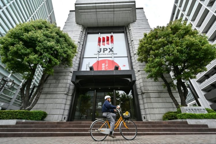 Japanese markets started higher on Friday with Tokyo's benchmark Nikkei 225 index crossing new record heights. ©AFP