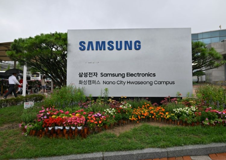 A union representing thousands of Samsung workers says it is extending a strike indefinitely. ©AFP