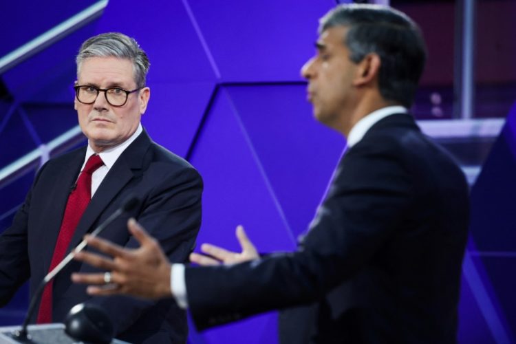 Traders will be following the UK general election Thursday, in which the Labour Party of Keir Starmer (L) is expected to win a landslide against Prime Minister Rishi Sunak (R) and his Conservative Party. ©AFP