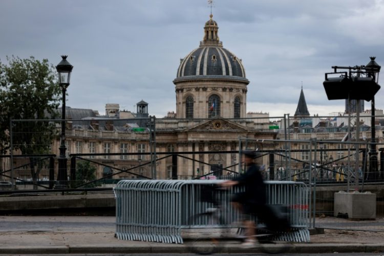 Paris shops, restaurants, bars and clubs are facing a slump in business and footfall, trade groups say. ©AFP