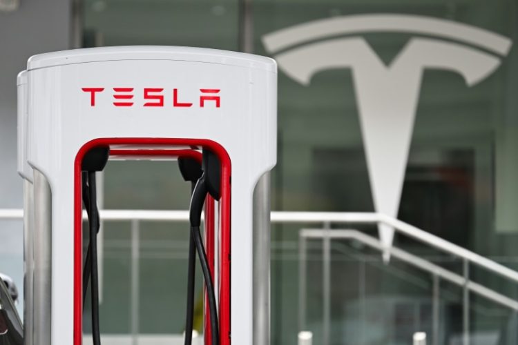 Tesla reported a drop in second-quarter profits after a string of vehicle price cuts in response to stiffening competition among electric vehicles. ©AFP