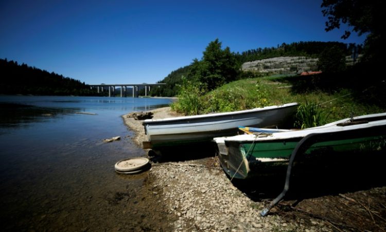 Small boats beached on the shores of lake Bajer, near the Croatian mountain village of Fuzine. ©AFP