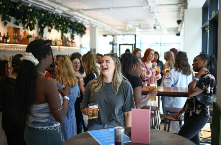 People attend 'The Girlies Club', a speed-dating-style networking event that brings together people looking for rental flatmates in London. ©AFP