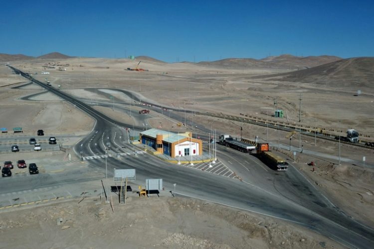 Aerial view of the entrance to Chile's La Escondida mine, the world's largest copper mine. ©AFP