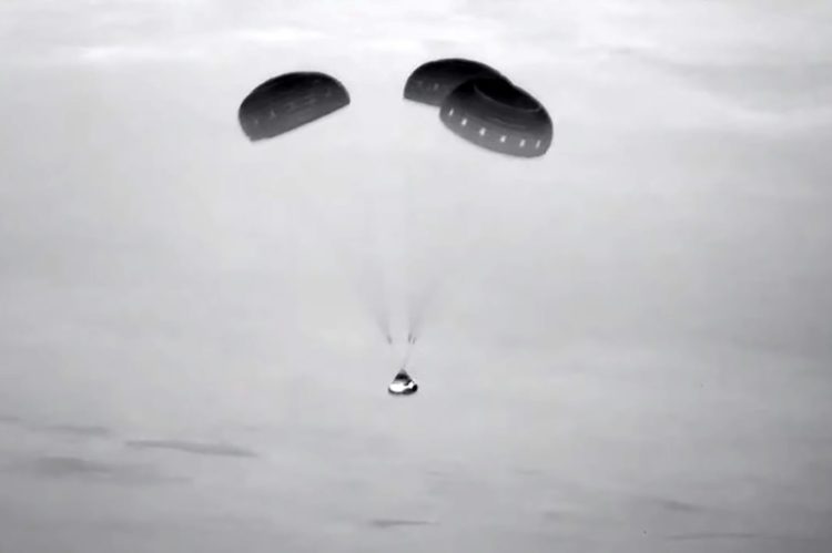 The gumdrop-shaped capsule touched down softly at the White Sands Space Harbor in New Mexico at approximately 0401 GMT. ©AFP