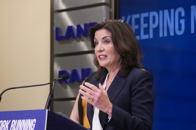 New York Governor Kathy Hochul announces preparations for disruptions for East Coast ports ahead of a potential dockworker strike. ©AFP