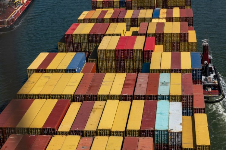 A container ship departs the Port of Newark for the Atlantic Ocean on September 30, 2024 seen from New York City ahead of an expected labor strike . ©AFP