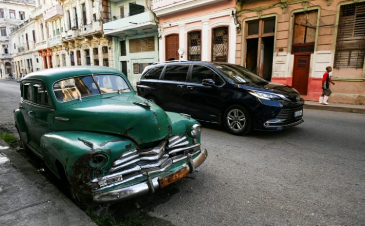 Des voitures dans une rue de La Havane, le 4 septembre 2024. ©AFP