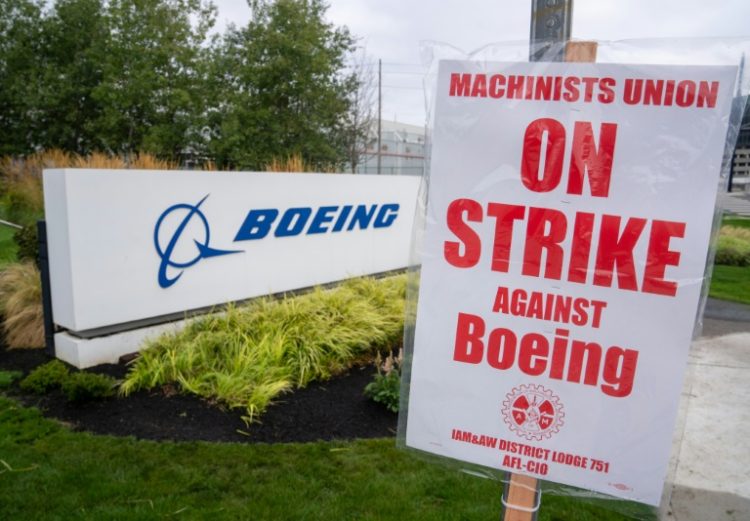 Workers have been picketing 24 hours a day outside Boeing factories in the Seattle area since late last  week. ©AFP