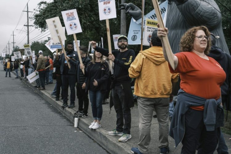 Striking Boeing workers hold rally at the Boeing Portland Facility on September 19, 2024. ©AFP