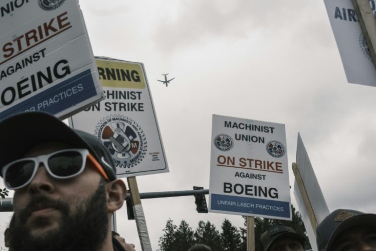 Boeing says that ending a strike involving tens of thousands of Seattle-area workers is a 'top priority'. ©AFP