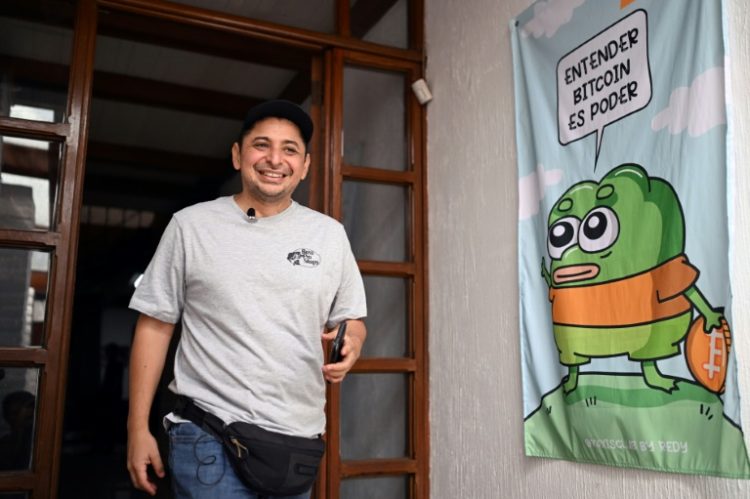 Taxi driver Napoleon Osorio leaves the NGO My First Bitcoin headquarters in San Salvador on September 4, 2024. ©AFP