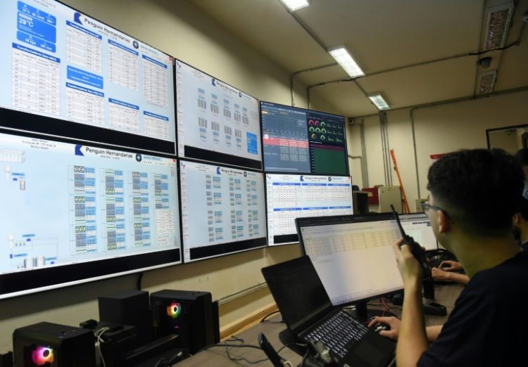 Cryptocurrencies are 'mined' at digital plants like this one in Paraguay. ©AFP