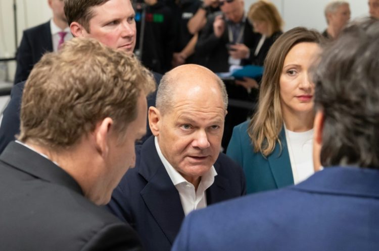 German Chancellor Olaf Scholz (centre) attends the inauguration of IBM's quantum data centre in Ehningen, southern Germany. ©AFP