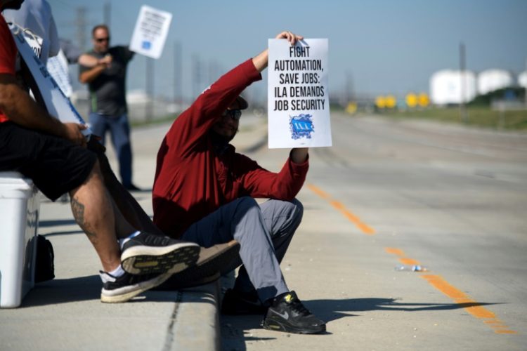 An agreement between the International Longshoremen's Assocation (ILA) and the United States Maritime Alliance (USMX) extended operations at US ports until January 15, 2025, ending a three-day strike. ©AFP