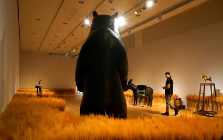 The monumental bear sculpture 'Tres Grand Ours (2009)' sold for $6.1 million. ©AFP