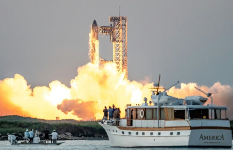 The SpaceX Starship megarocket launches on a test flight from Starbase near Boca Chica, Texas  . ©AFP