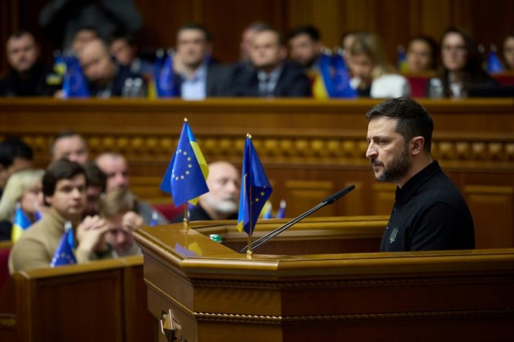 Ukraine President Volodymyr Zelensky addresses members of the Ukrainian parliament in Kyiv to announce details of his Victory Plan to end the war in his country. ©AFP