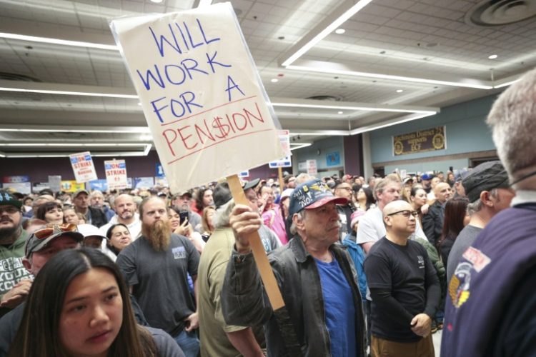 Striking Boeing workers rally at the Seattle Union Hall on October 15, 2024. ©AFP