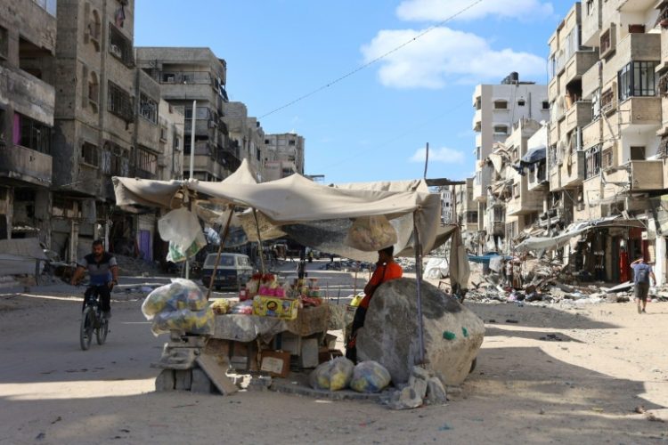 A street vendor sells food items in Gaza City on October 2, 2024, amid the ongoing war between Israel and Hamas. ©AFP