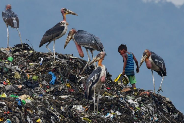 India was the country with the largest number of people in extreme poverty, which impacts 234 million of its 1.4 billion population, according to the report. ©AFP